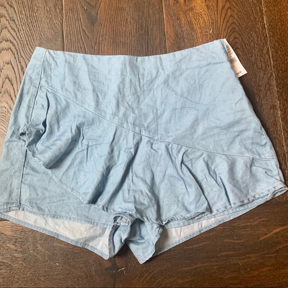 Pacsun short with front ruffle